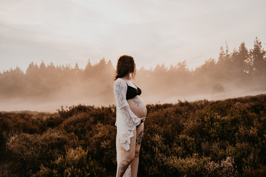 Zwangerschapsjurk uit de client closet tijdens een zwangerschapsshoot