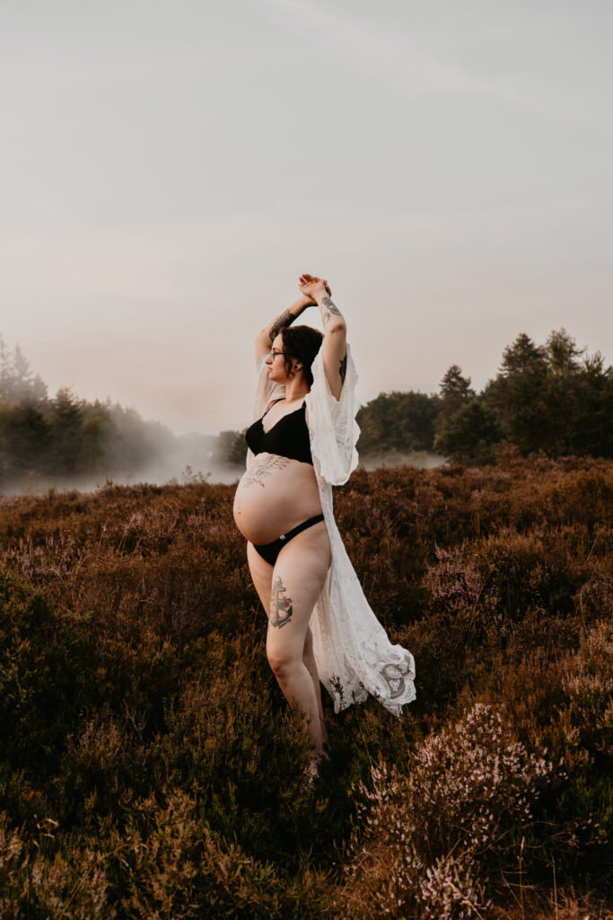 Zwangerschapsjurk uit de client closet tijdens een zwangerschapsshoot