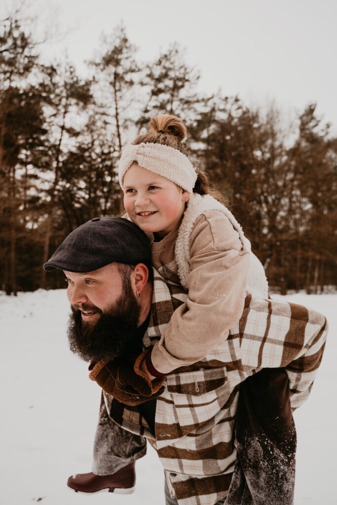 spelende kinderen tijdens een gezinsshoot Drenthe
